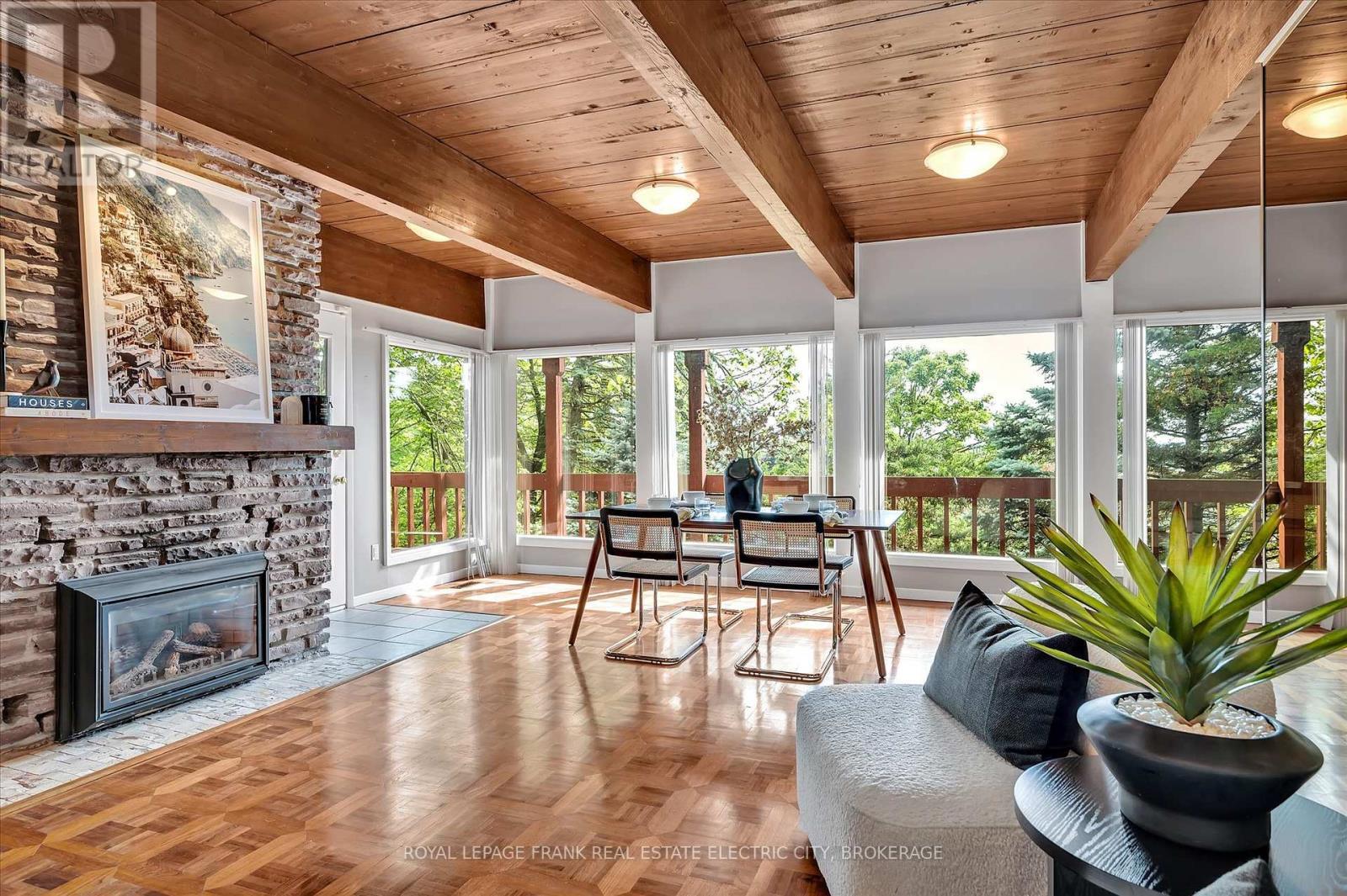 












1 MONTAGUE COURT

,
Peterborough West (Central),




Ontario
K9J7L5

