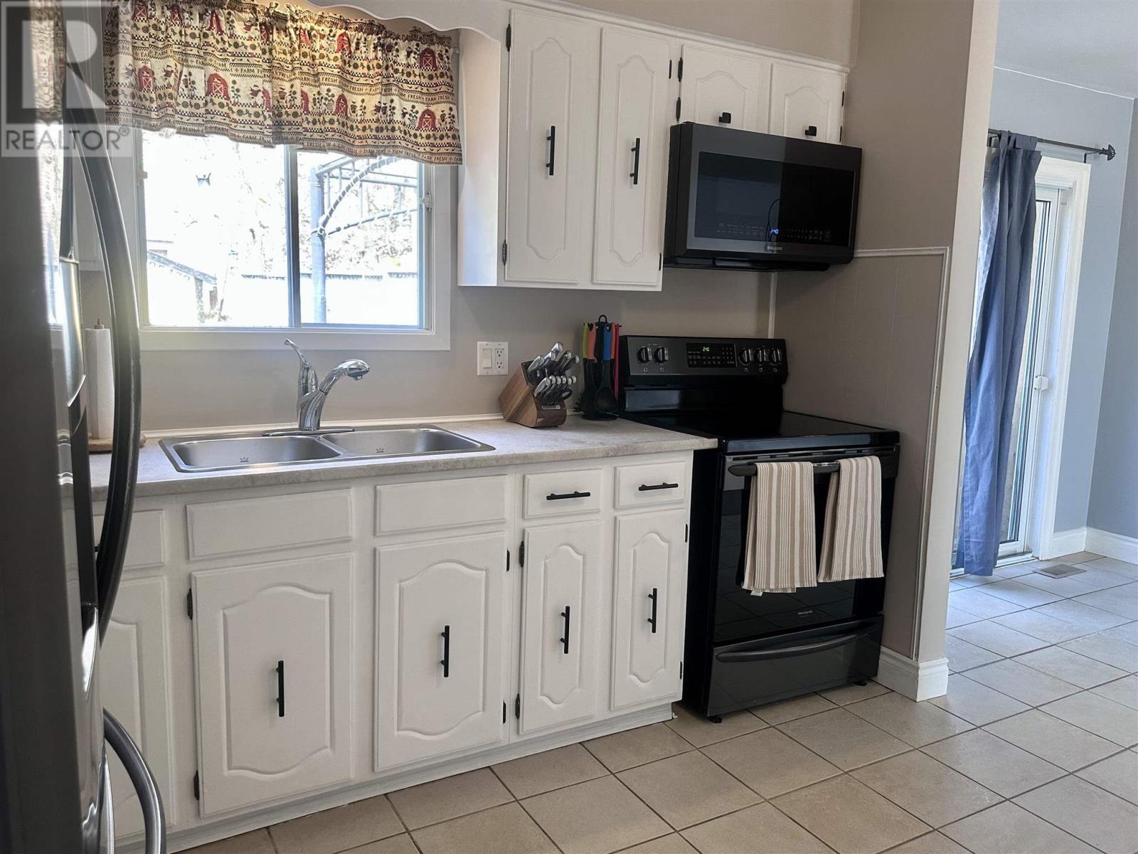 












57A London CRES

,
Elliot Lake,




Ontario
P5A2P7

