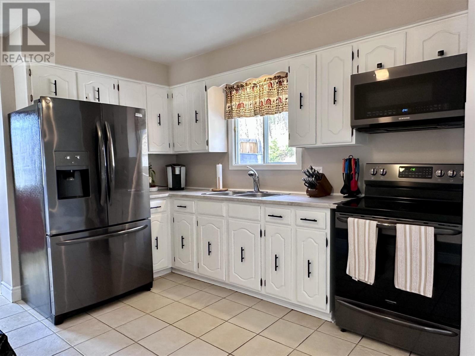 












57A London CRES

,
Elliot Lake,




Ontario
P5A2P7

