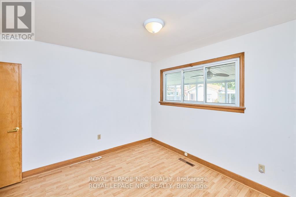












66 ROSE AVENUE

,
Thorold (Thorold Downtown),




Ontario
L2V3C8


