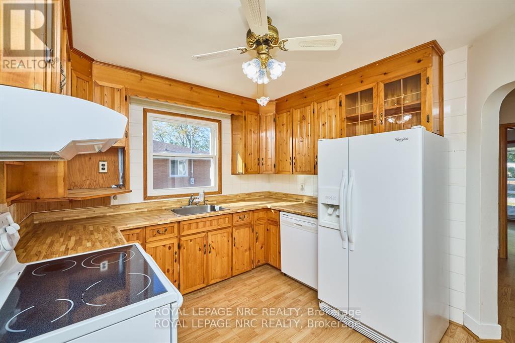 












66 ROSE AVENUE

,
Thorold (Thorold Downtown),




Ontario
L2V3C8

