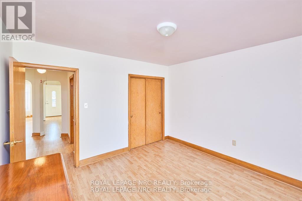 












66 ROSE AVENUE

,
Thorold (Thorold Downtown),




Ontario
L2V3C8

