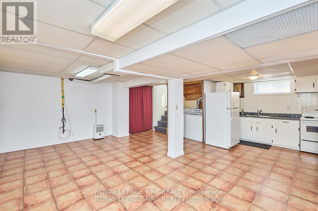 












66 ROSE AVENUE

,
Thorold (Thorold Downtown),




Ontario
L2V3C8

