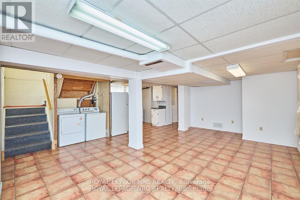 












66 ROSE AVENUE

,
Thorold (Thorold Downtown),




Ontario
L2V3C8


