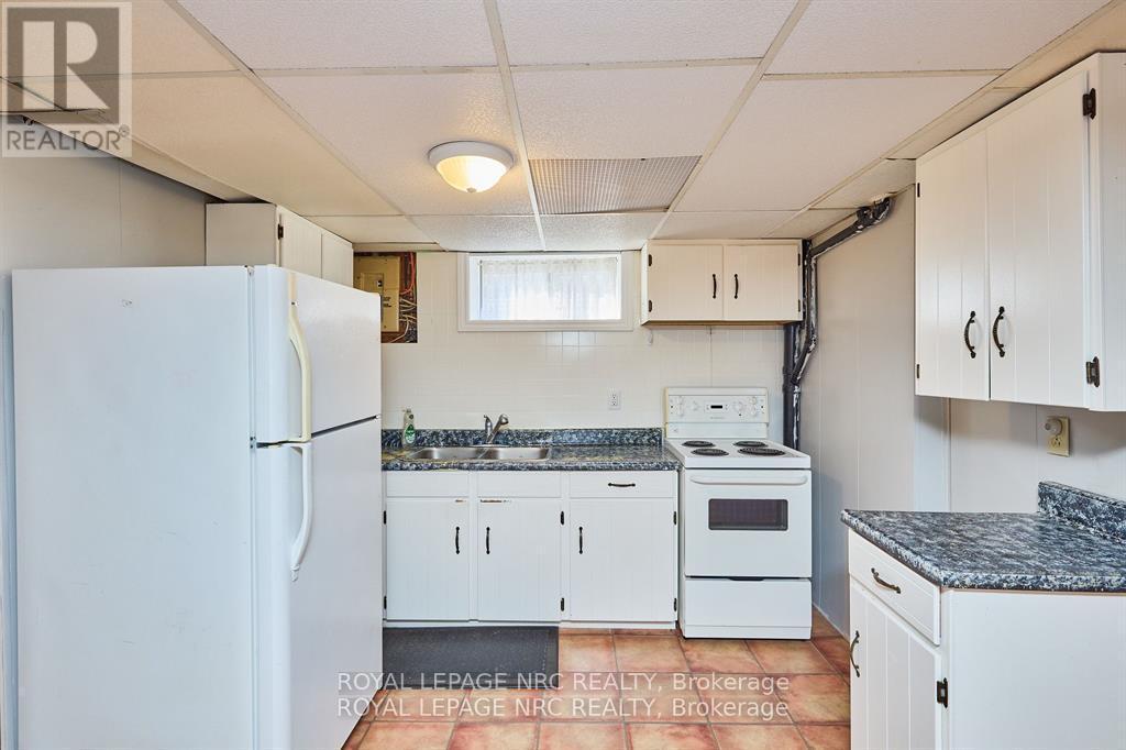 












66 ROSE AVENUE

,
Thorold (Thorold Downtown),




Ontario
L2V3C8

