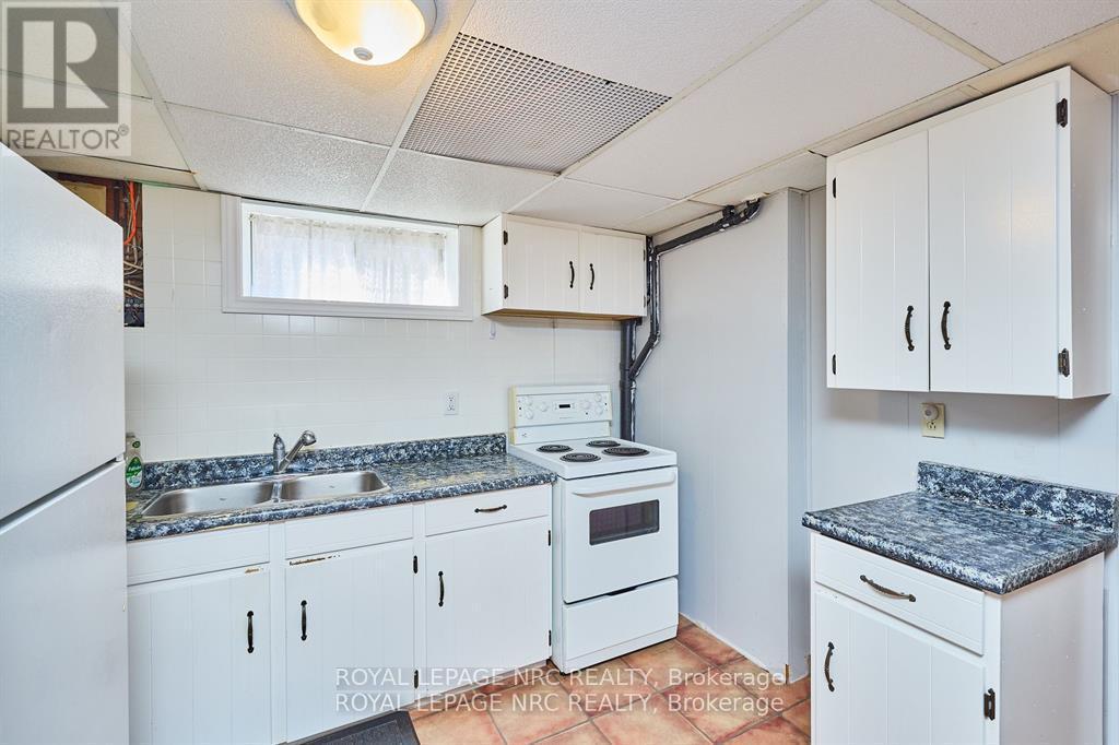 












66 ROSE AVENUE

,
Thorold (Thorold Downtown),




Ontario
L2V3C8

