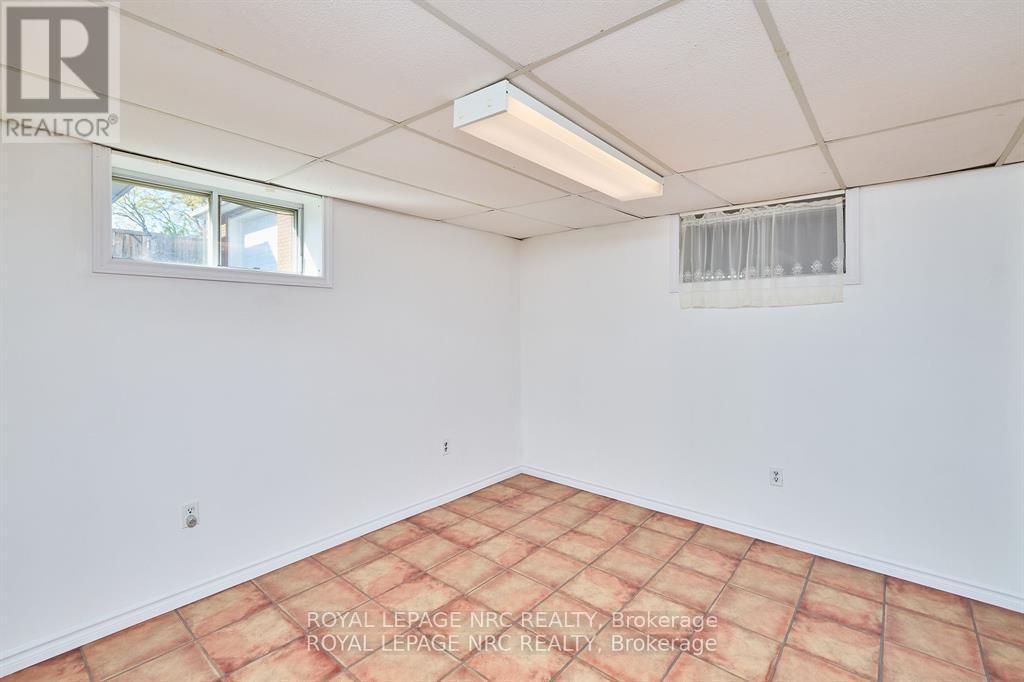 












66 ROSE AVENUE

,
Thorold (Thorold Downtown),




Ontario
L2V3C8

