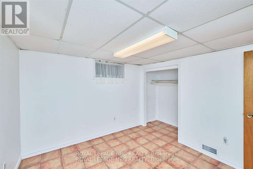 












66 ROSE AVENUE

,
Thorold (Thorold Downtown),




Ontario
L2V3C8

