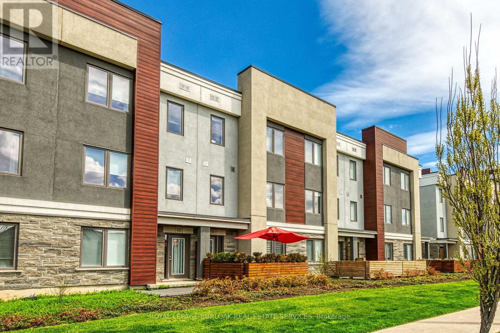 












9 - 115 SHOREVIEW PLACE

,
Hamilton,




Ontario
L8E0K4

