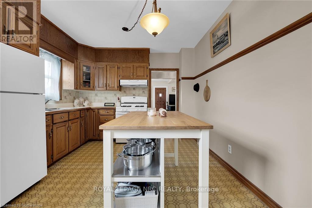 












84 BELL STREET

,
Port Colborne,




Ontario
L3K1H6

