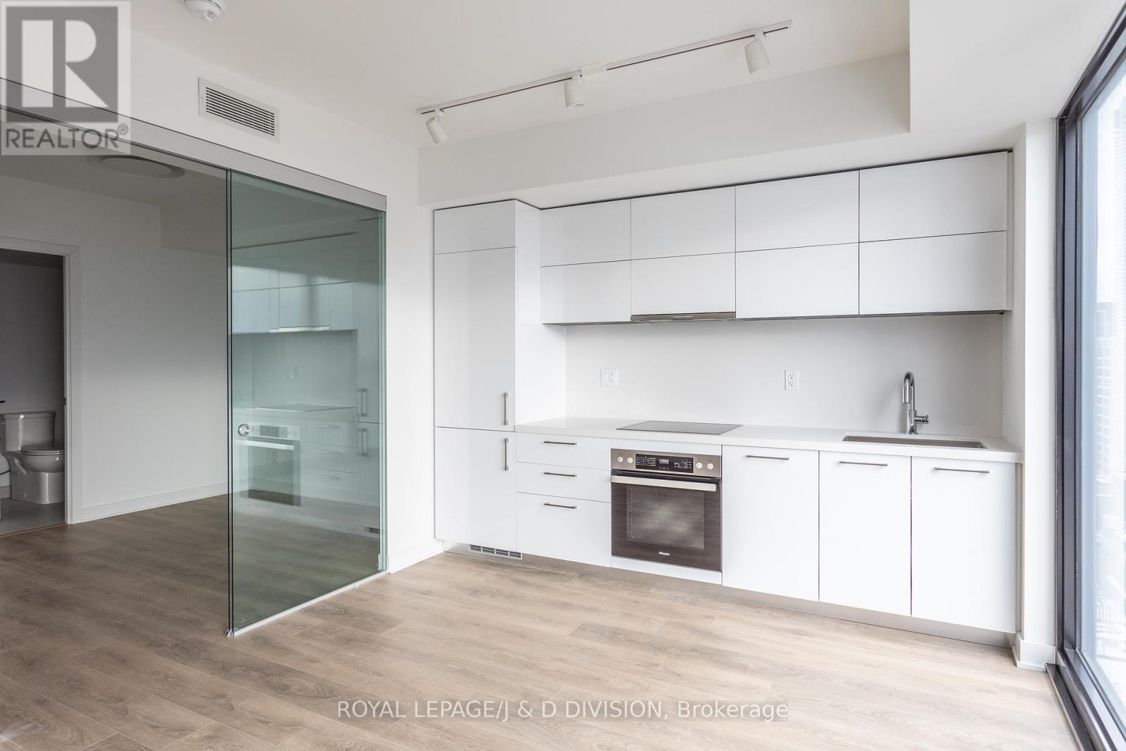 












2307 - 188 CUMBERLAND STREET

,
Toronto,




Ontario
M5R0B6

