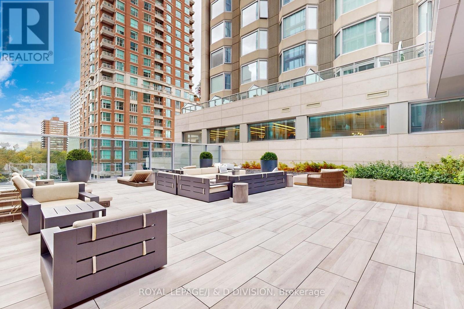 












2307 - 188 CUMBERLAND STREET

,
Toronto,




Ontario
M5R0B6

