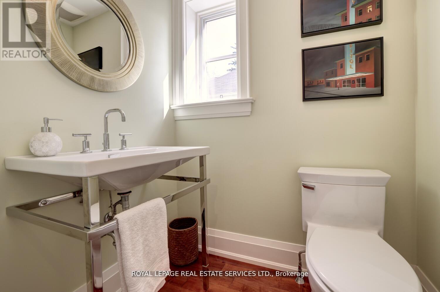 












17 CUMBERLAND DRIVE

,
Mississauga,




Ontario
L5G3M7

