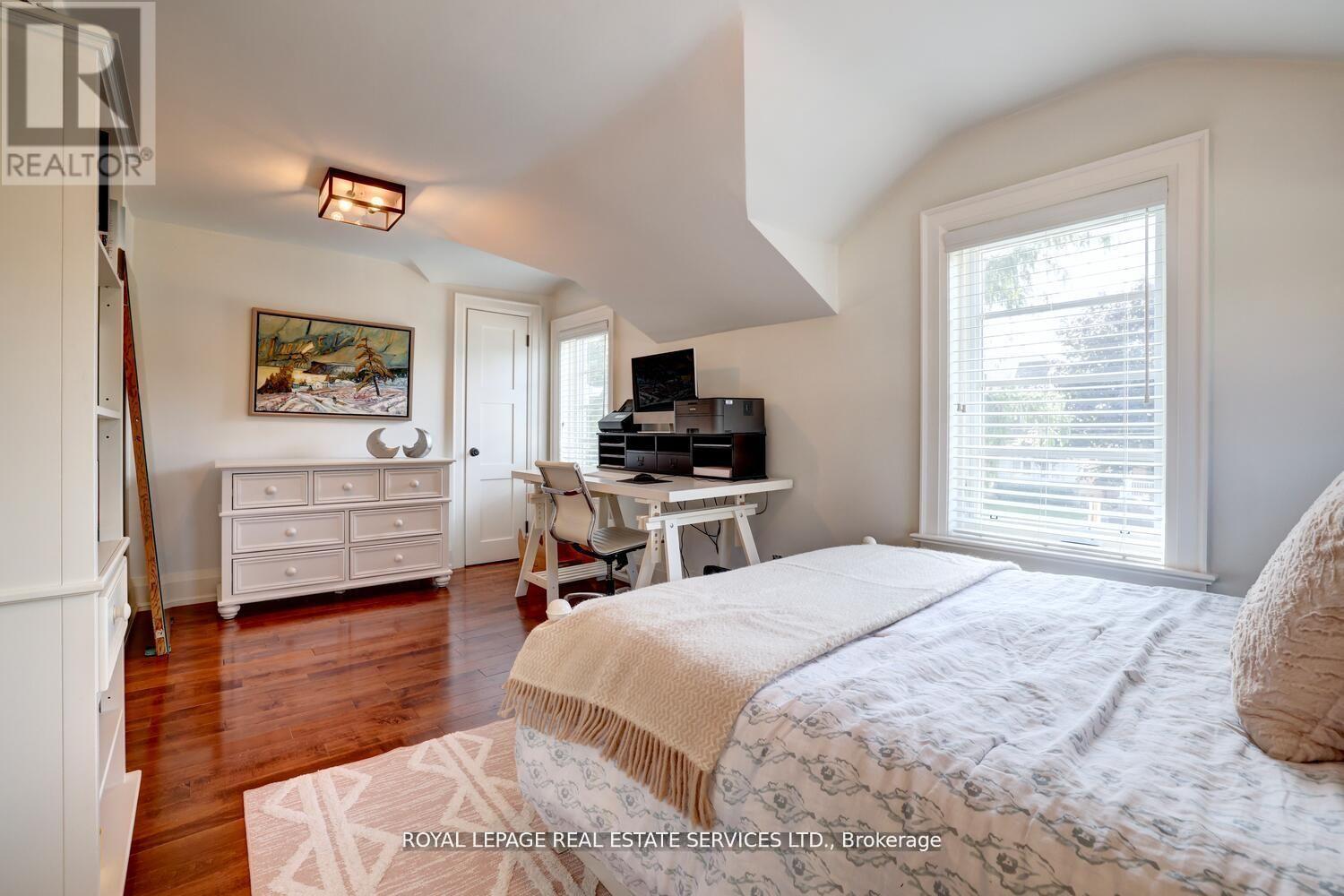 












17 CUMBERLAND DRIVE

,
Mississauga,




Ontario
L5G3M7

