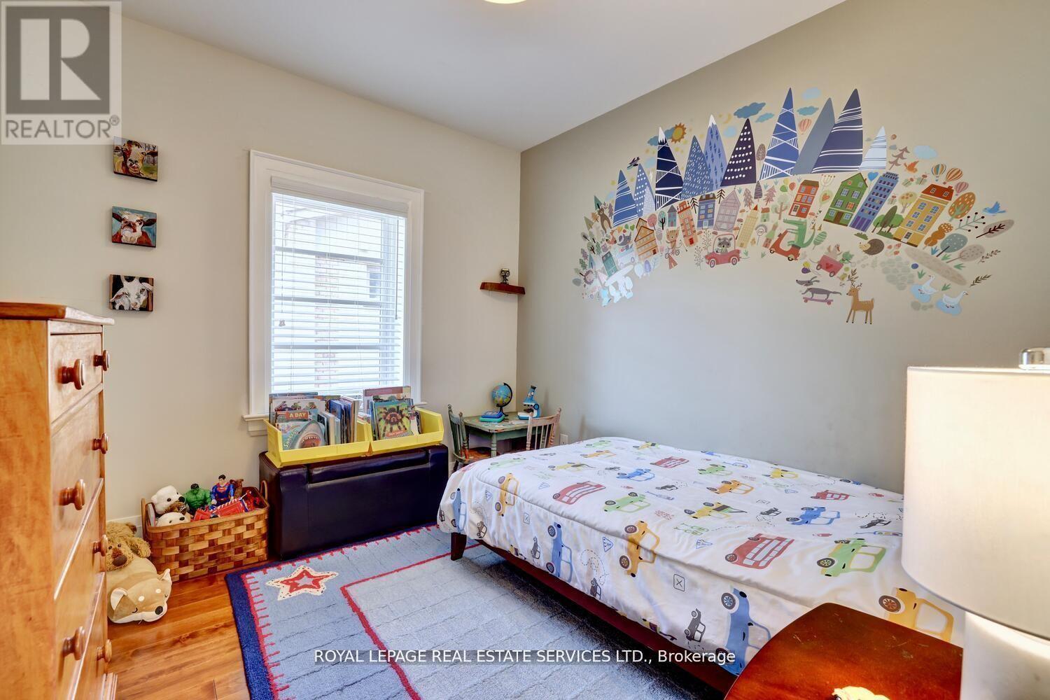 












17 CUMBERLAND DRIVE

,
Mississauga,




Ontario
L5G3M7

