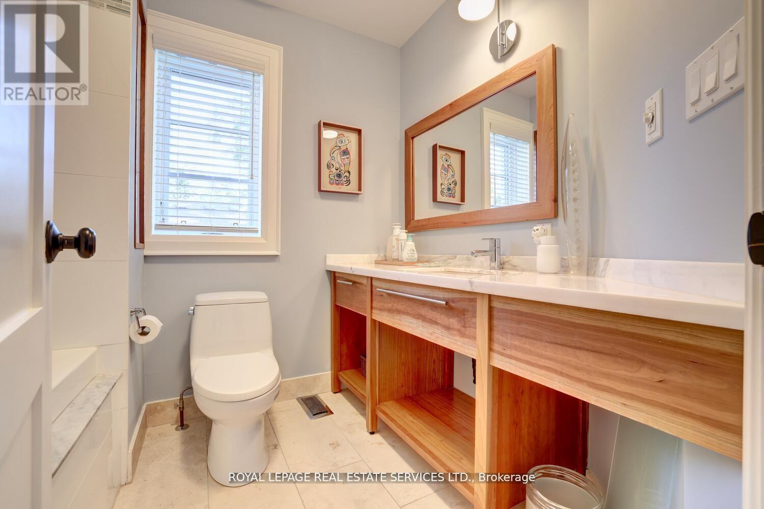 












17 CUMBERLAND DRIVE

,
Mississauga,




Ontario
L5G3M7

