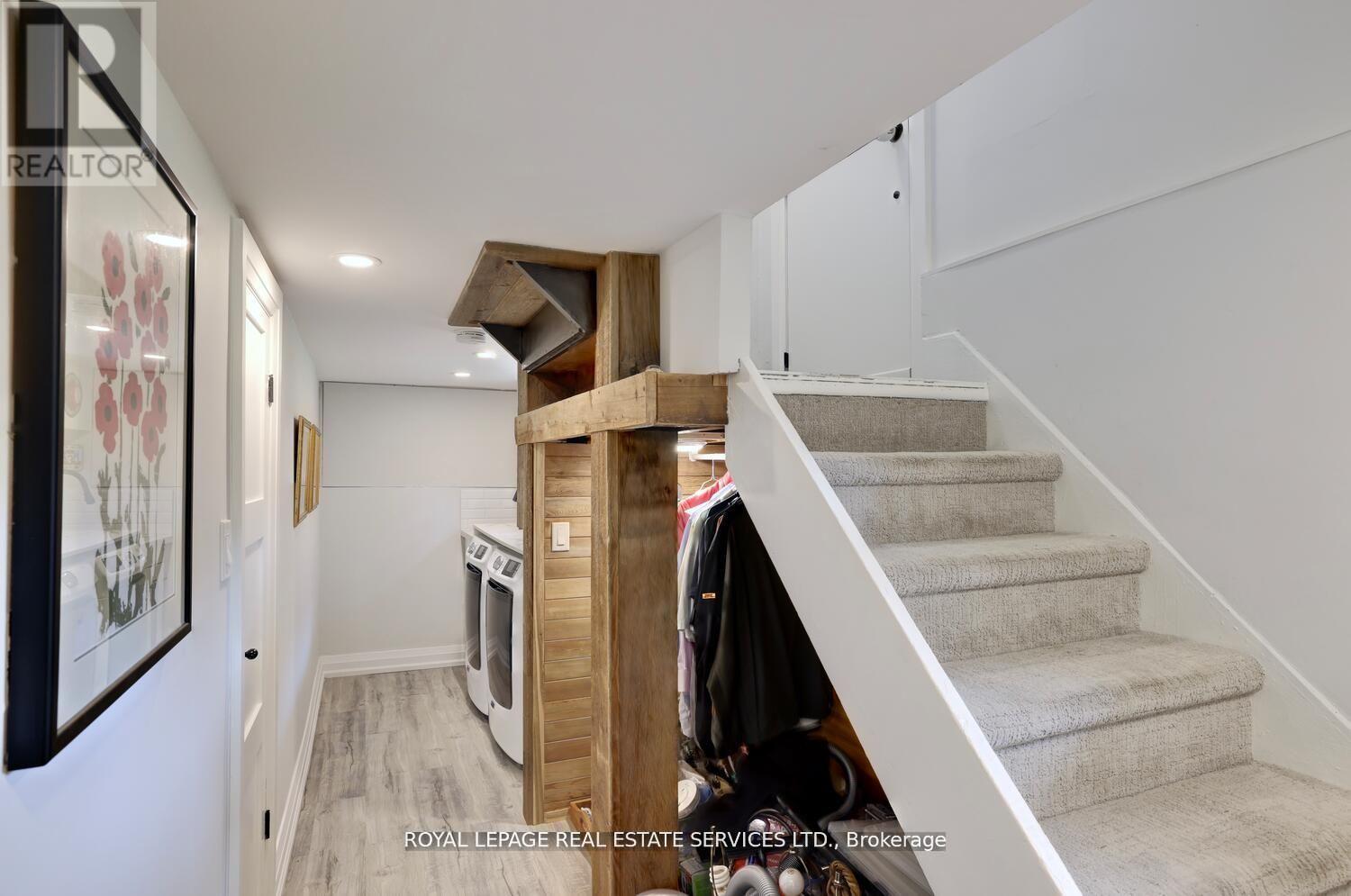 












17 CUMBERLAND DRIVE

,
Mississauga,




Ontario
L5G3M7

