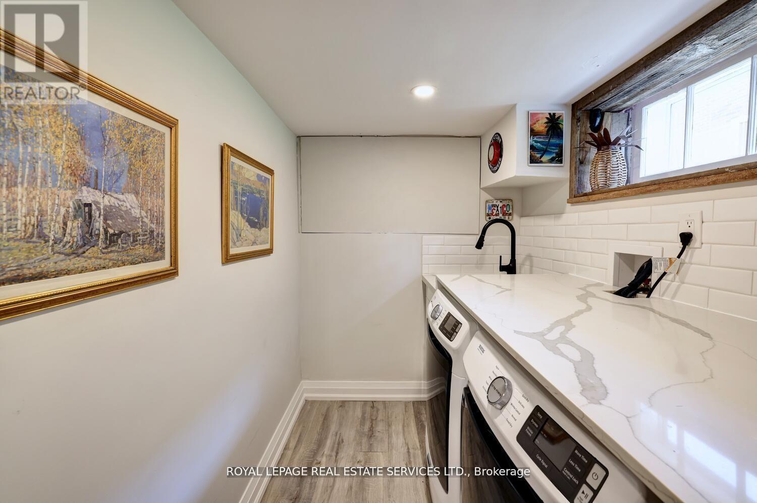 












17 CUMBERLAND DRIVE

,
Mississauga,




Ontario
L5G3M7

