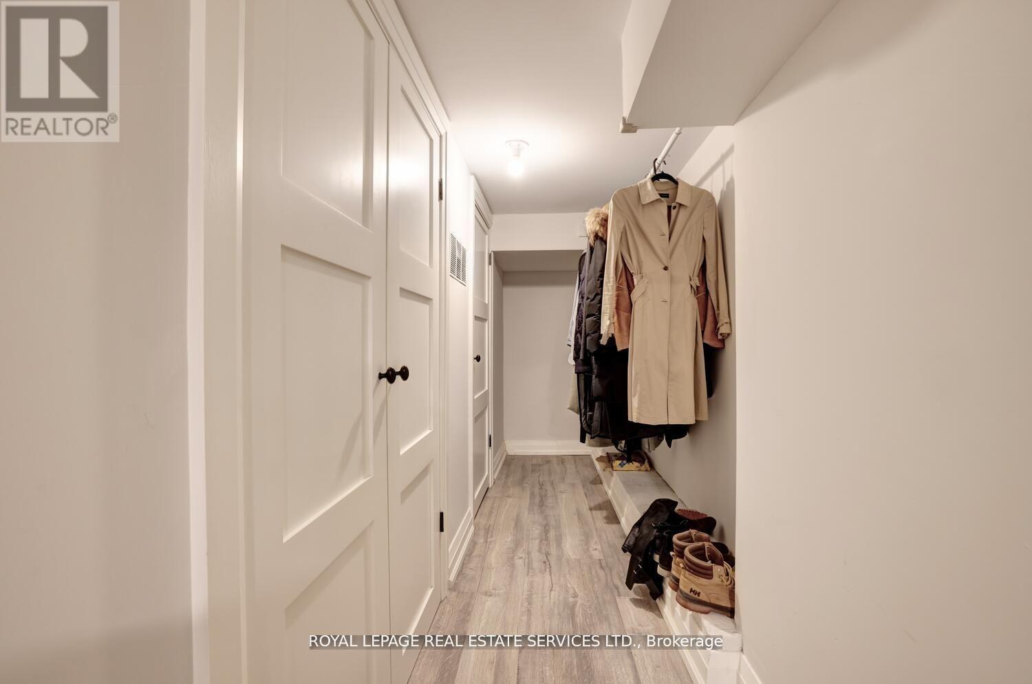 












17 CUMBERLAND DRIVE

,
Mississauga,




Ontario
L5G3M7

