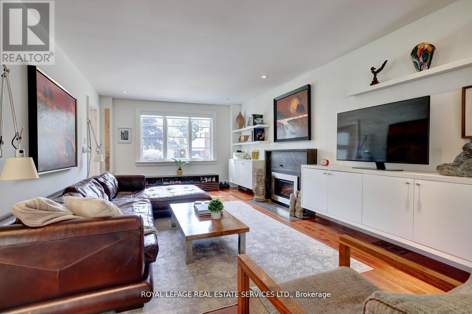 












17 CUMBERLAND DRIVE

,
Mississauga,




Ontario
L5G3M7

