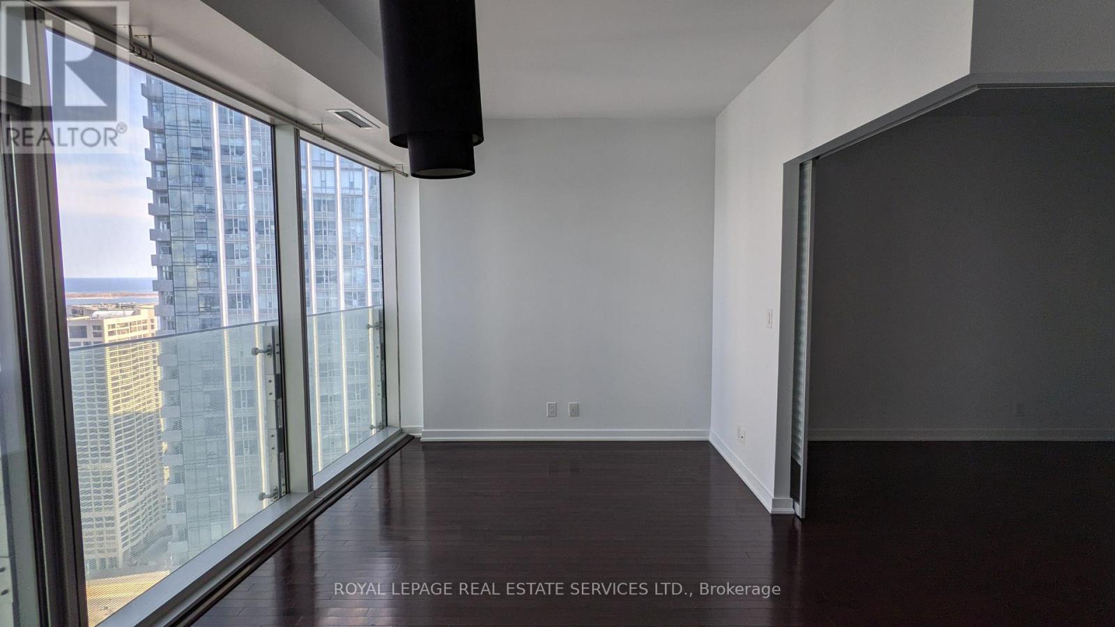 












3911 - 12 YORK STREET

,
Toronto,




Ontario
M5J2Z2

