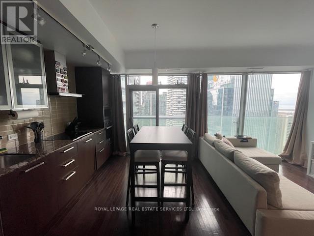 












3911 - 12 YORK STREET

,
Toronto,




Ontario
M5J2Z2

