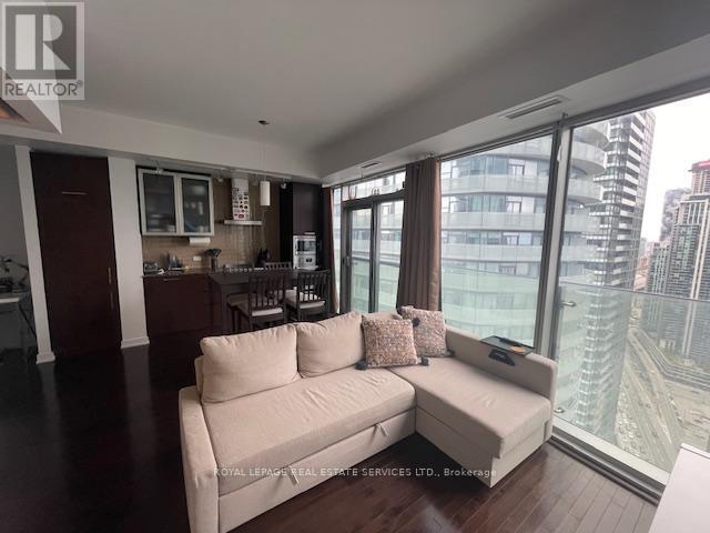 












3911 - 12 YORK STREET

,
Toronto,




Ontario
M5J2Z2

