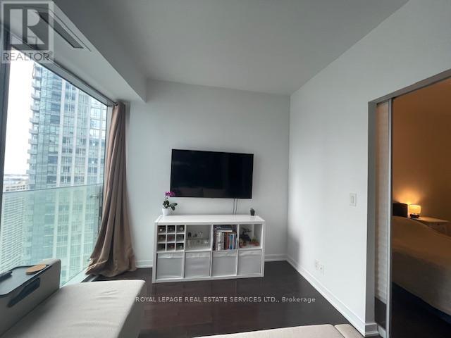 












3911 - 12 YORK STREET

,
Toronto,




Ontario
M5J2Z2

