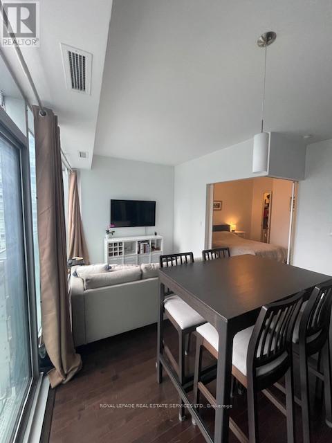 












3911 - 12 YORK STREET

,
Toronto,




Ontario
M5J2Z2

