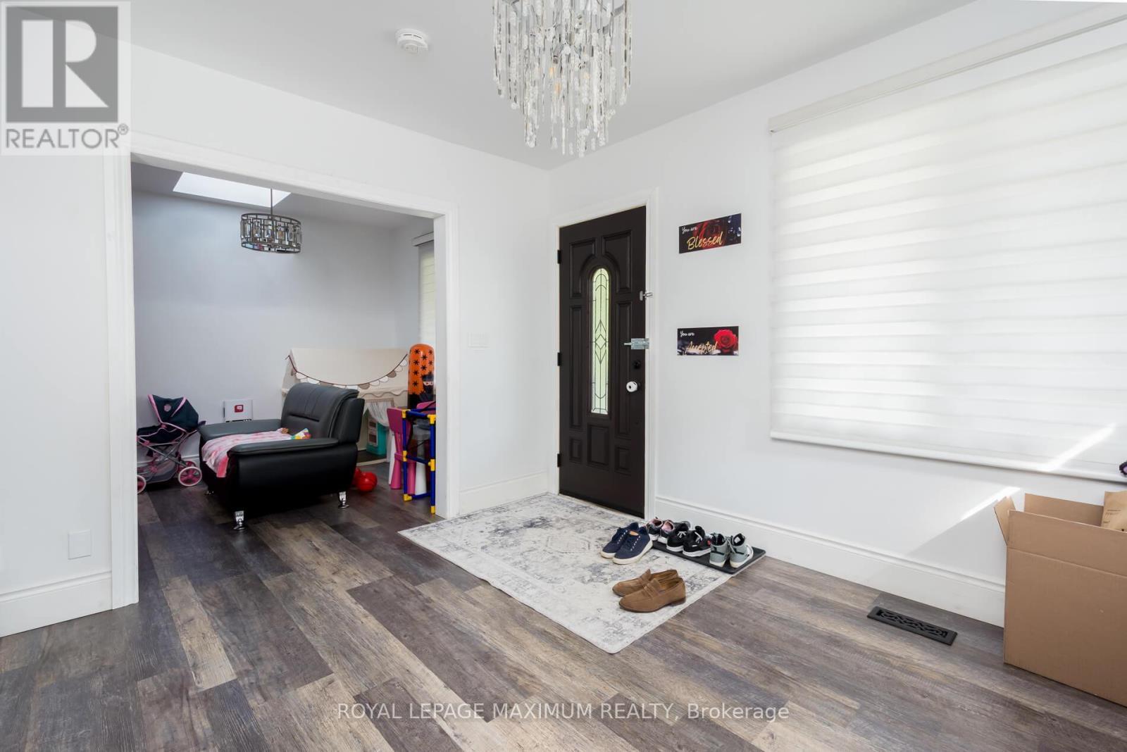 












35 ELLERBY SQUARE N

,
Vaughan,




Ontario
L4L1N2

