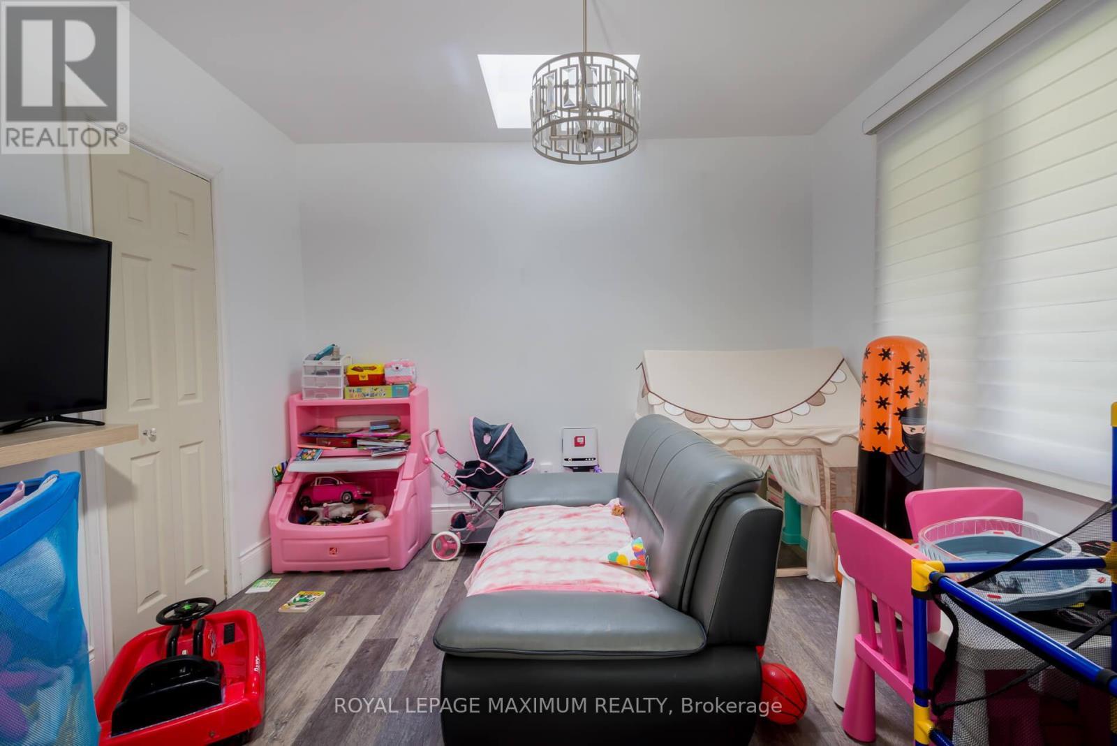 












35 ELLERBY SQUARE N

,
Vaughan,




Ontario
L4L1N2

