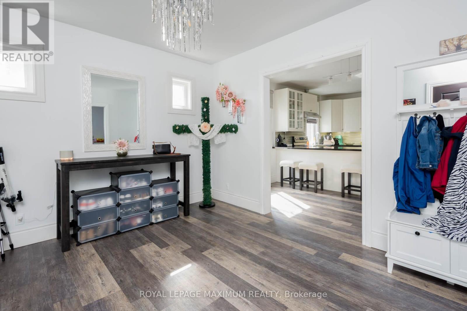 












35 ELLERBY SQUARE N

,
Vaughan,




Ontario
L4L1N2

