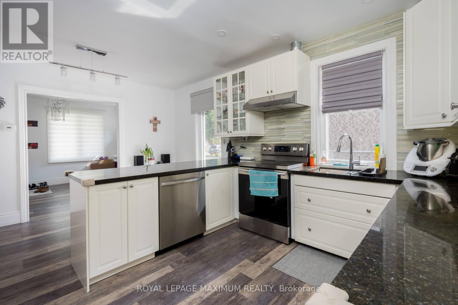 












35 ELLERBY SQUARE N

,
Vaughan,




Ontario
L4L1N2

