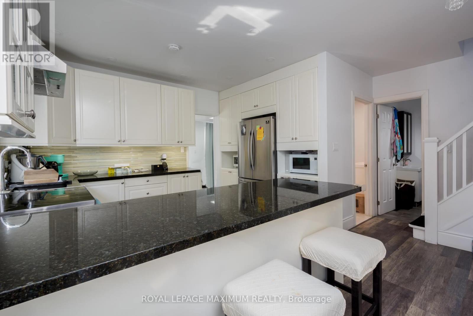 












35 ELLERBY SQUARE N

,
Vaughan,




Ontario
L4L1N2

