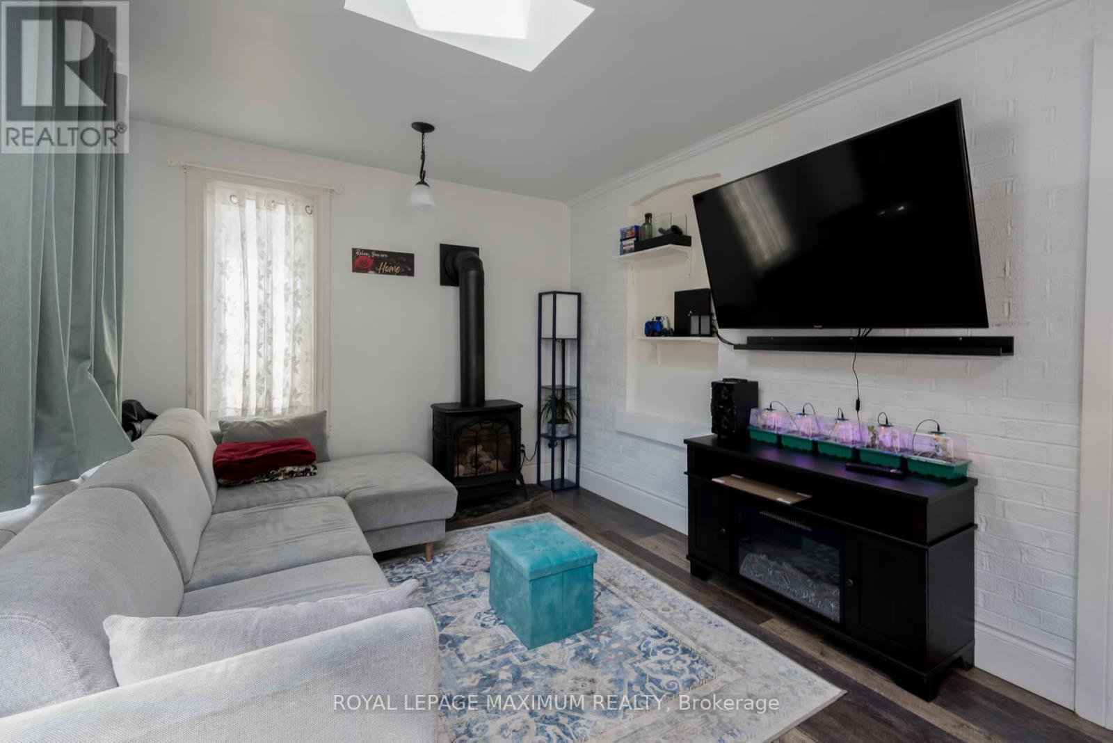 












35 ELLERBY SQUARE N

,
Vaughan,




Ontario
L4L1N2

