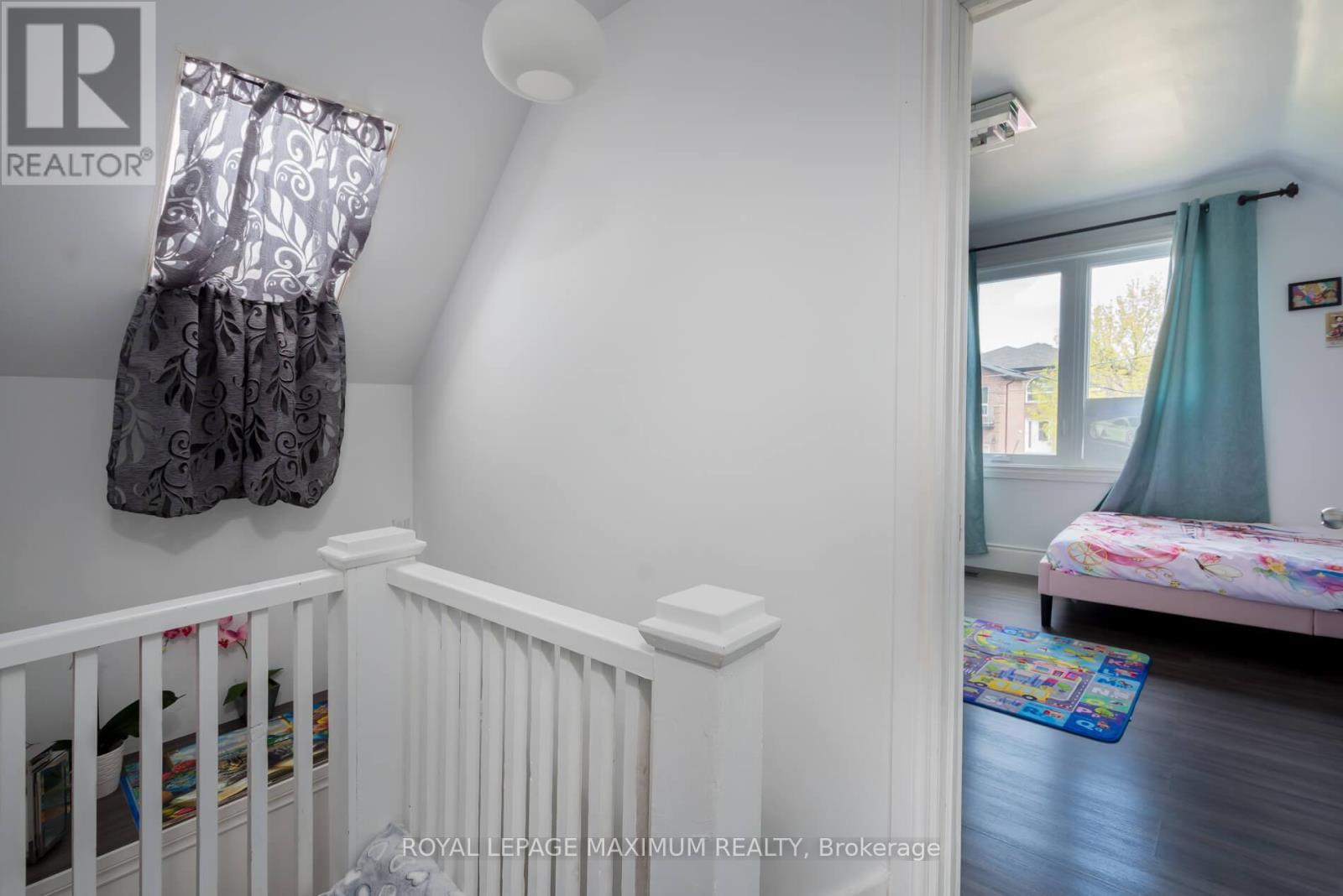 












35 ELLERBY SQUARE N

,
Vaughan,




Ontario
L4L1N2

