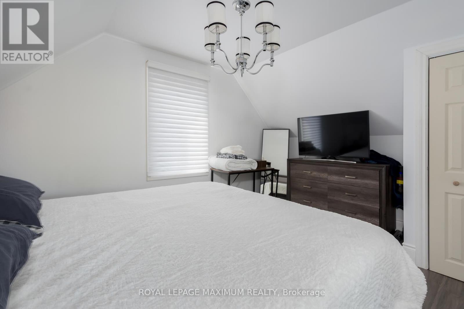 












35 ELLERBY SQUARE N

,
Vaughan,




Ontario
L4L1N2

