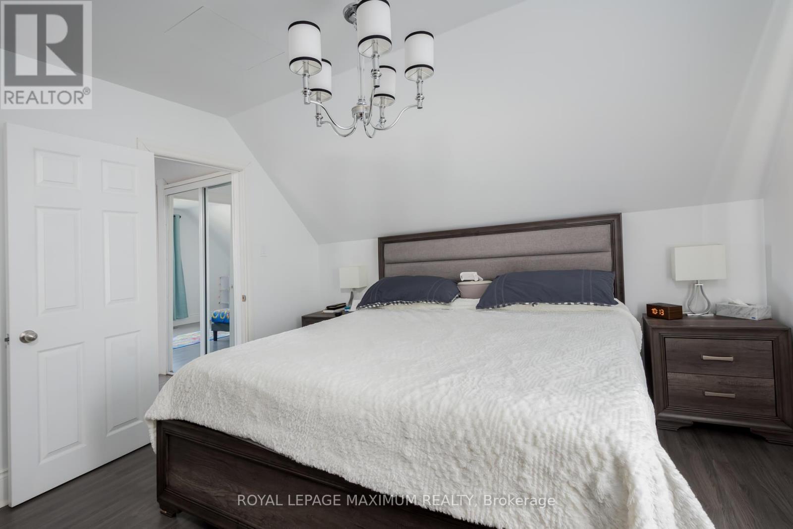 












35 ELLERBY SQUARE N

,
Vaughan,




Ontario
L4L1N2

