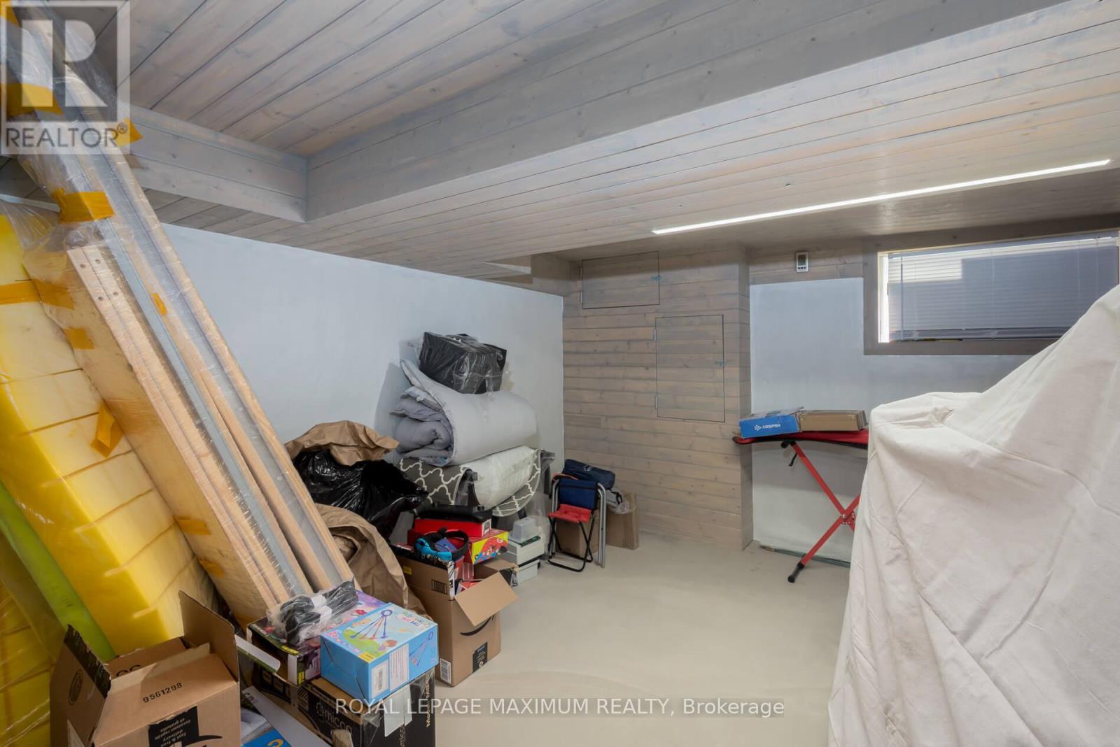 












35 ELLERBY SQUARE N

,
Vaughan,




Ontario
L4L1N2

