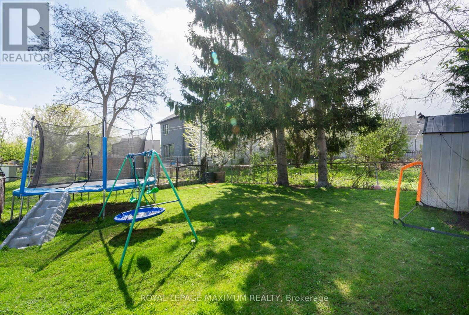 












35 ELLERBY SQUARE N

,
Vaughan,




Ontario
L4L1N2

