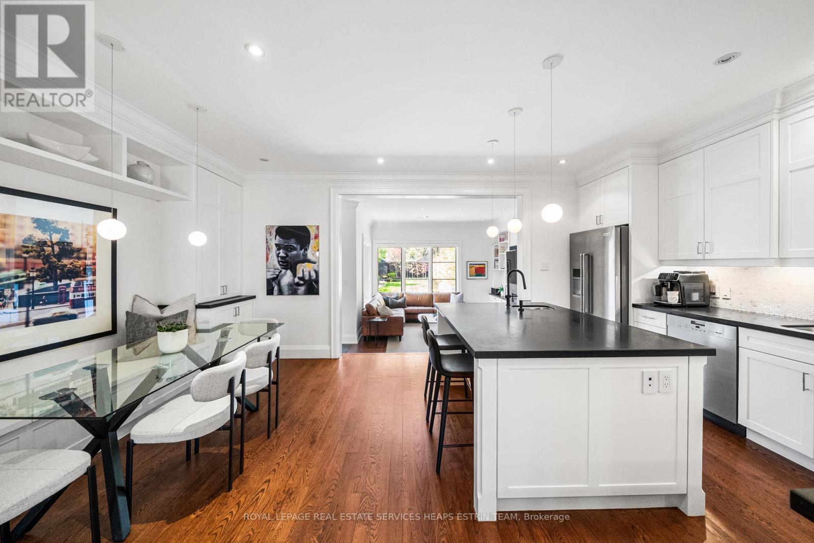 












112 GLENCAIRN AVENUE

,
Toronto,




Ontario
M4R1M9

