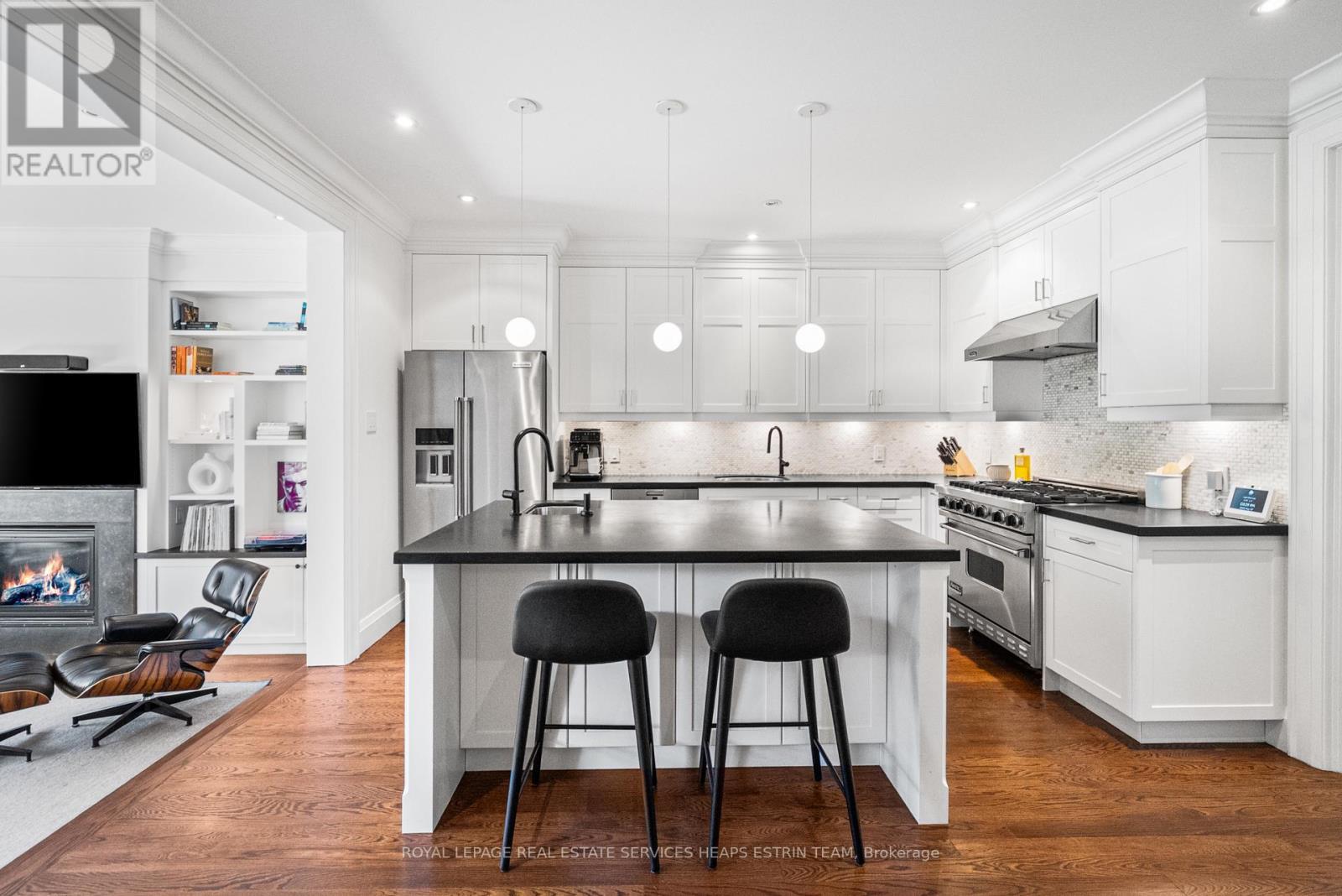 












112 GLENCAIRN AVENUE

,
Toronto,




Ontario
M4R1M9

