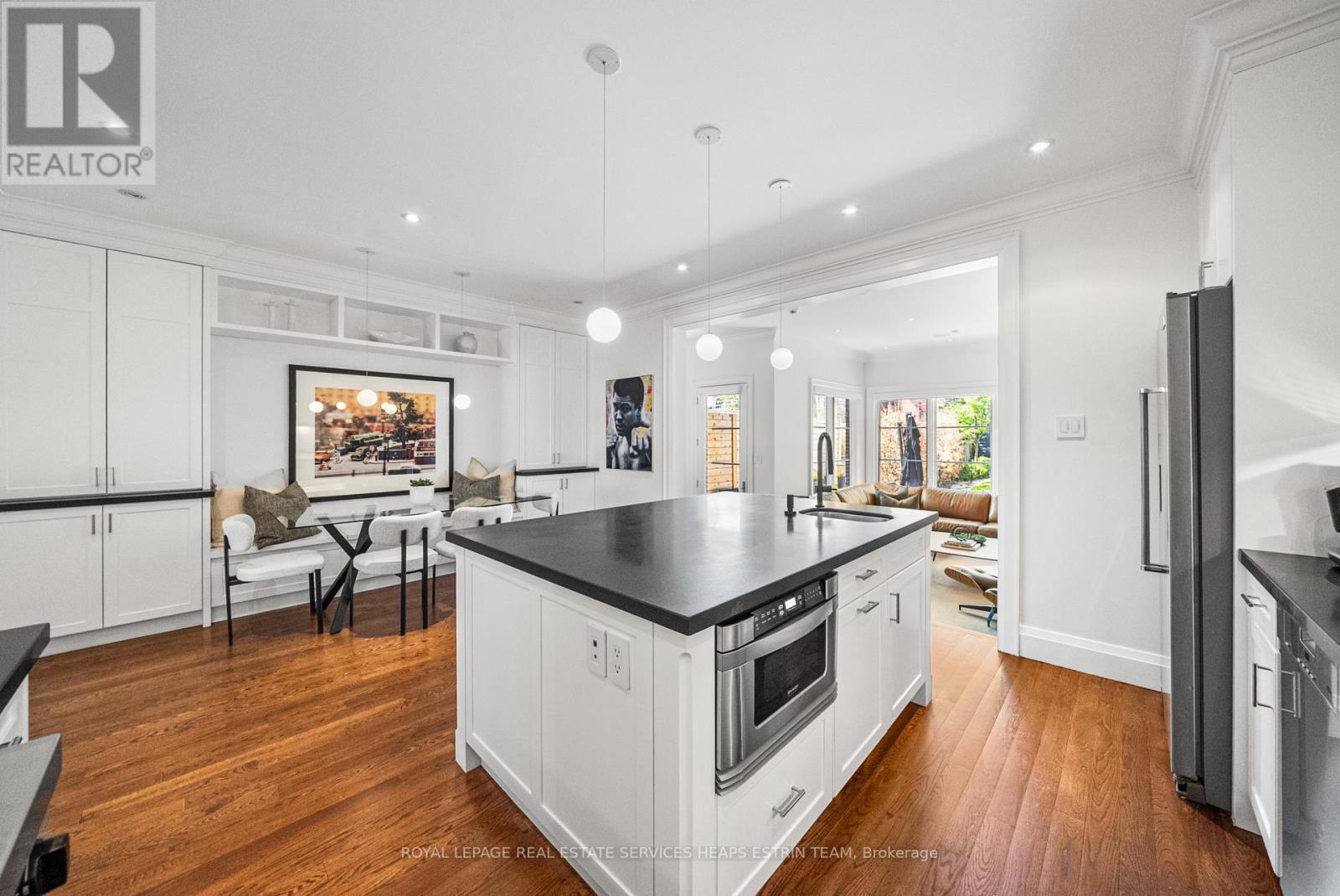 












112 GLENCAIRN AVENUE

,
Toronto,




Ontario
M4R1M9

