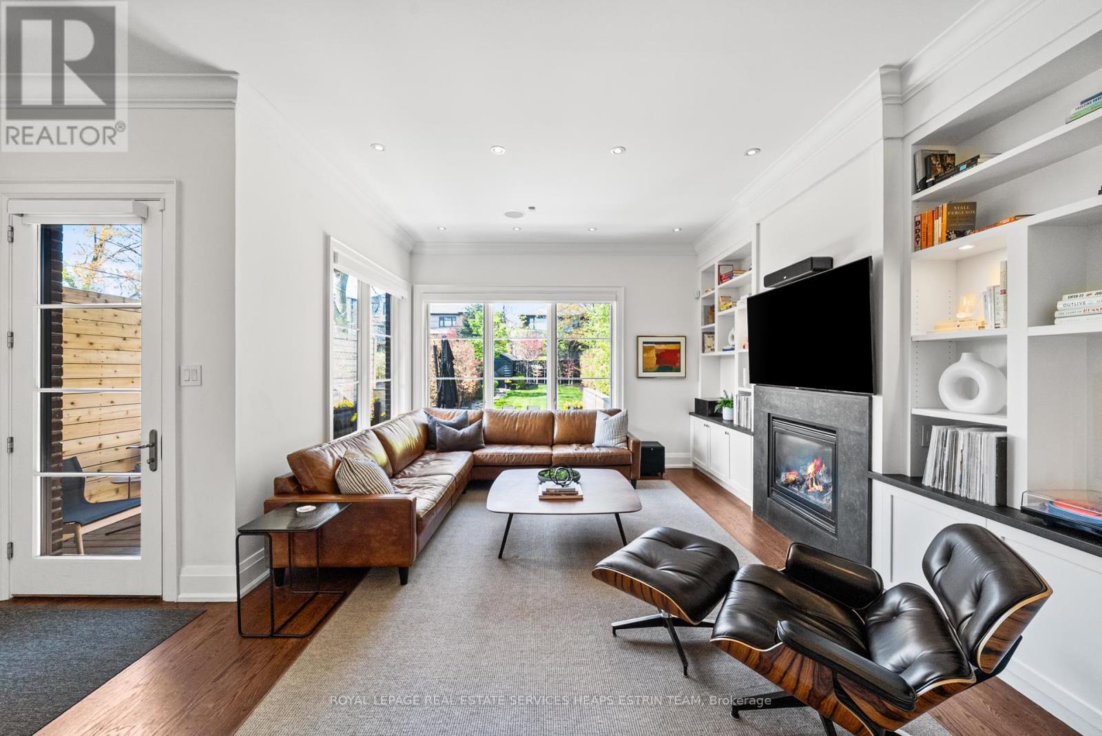 












112 GLENCAIRN AVENUE

,
Toronto,




Ontario
M4R1M9

