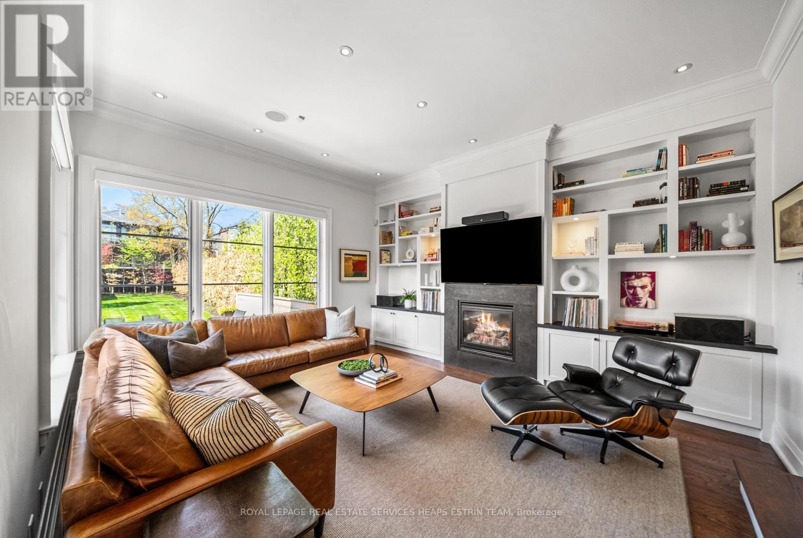 












112 GLENCAIRN AVENUE

,
Toronto,




Ontario
M4R1M9

