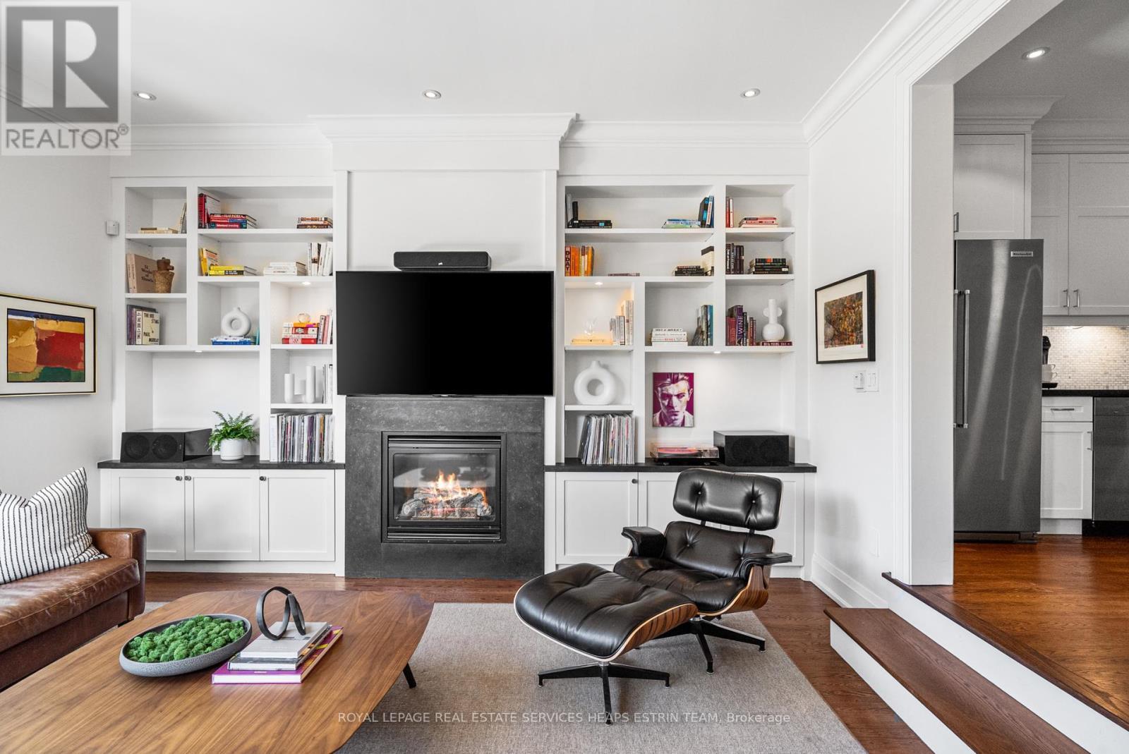 












112 GLENCAIRN AVENUE

,
Toronto,




Ontario
M4R1M9

