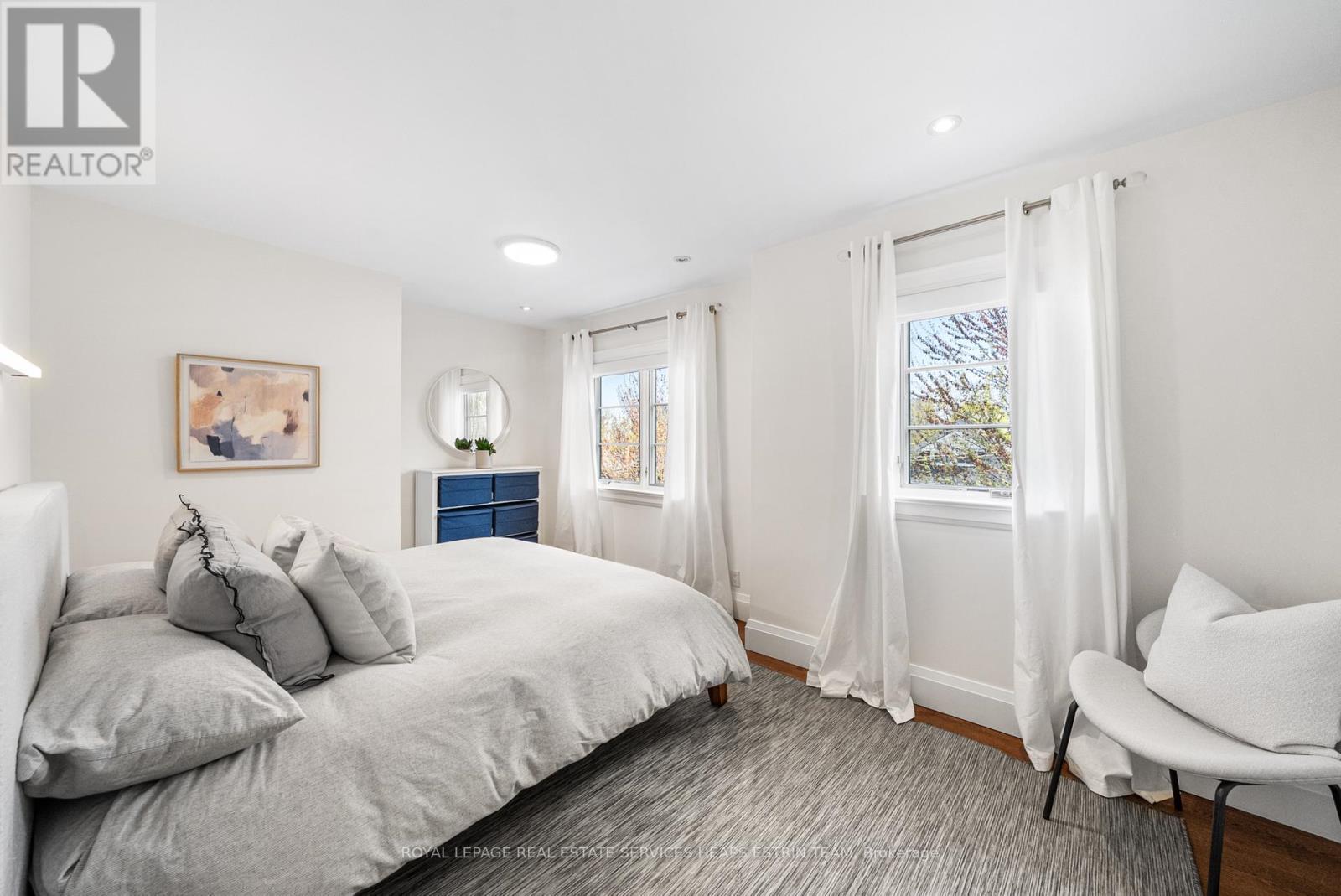 












112 GLENCAIRN AVENUE

,
Toronto,




Ontario
M4R1M9

