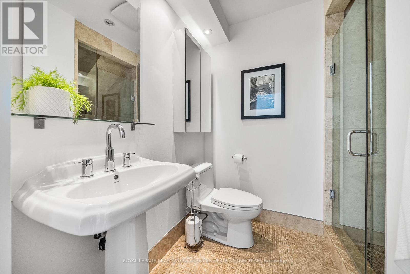 












112 GLENCAIRN AVENUE

,
Toronto,




Ontario
M4R1M9

