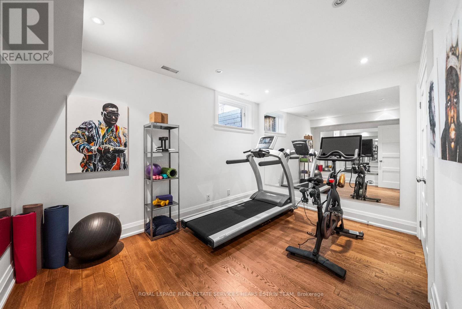












112 GLENCAIRN AVENUE

,
Toronto,




Ontario
M4R1M9

