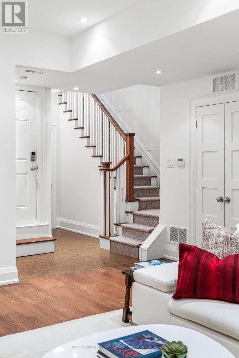 












112 GLENCAIRN AVENUE

,
Toronto,




Ontario
M4R1M9

